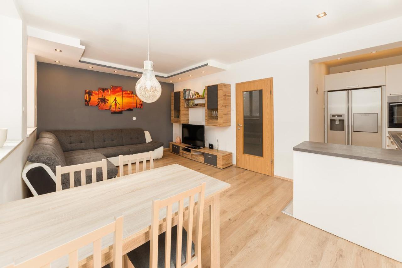 Apartma Jelendol Trzic Exterior photo